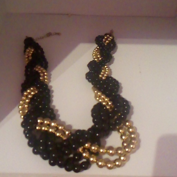 Black is in to win necklaces - Picture 3 of 7